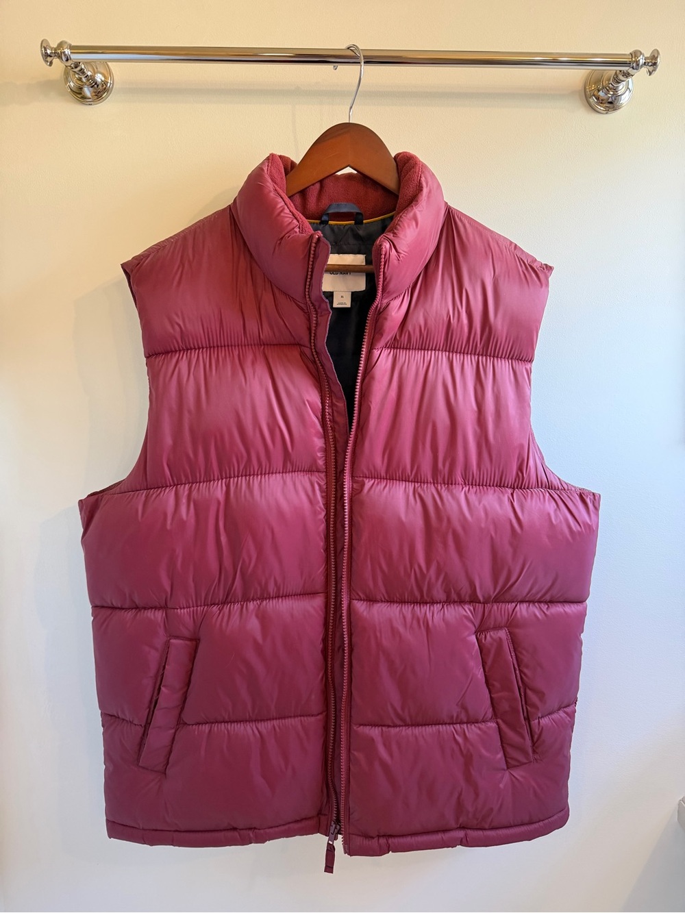 Old Navy Men's Quilted Puffer Vest - Red